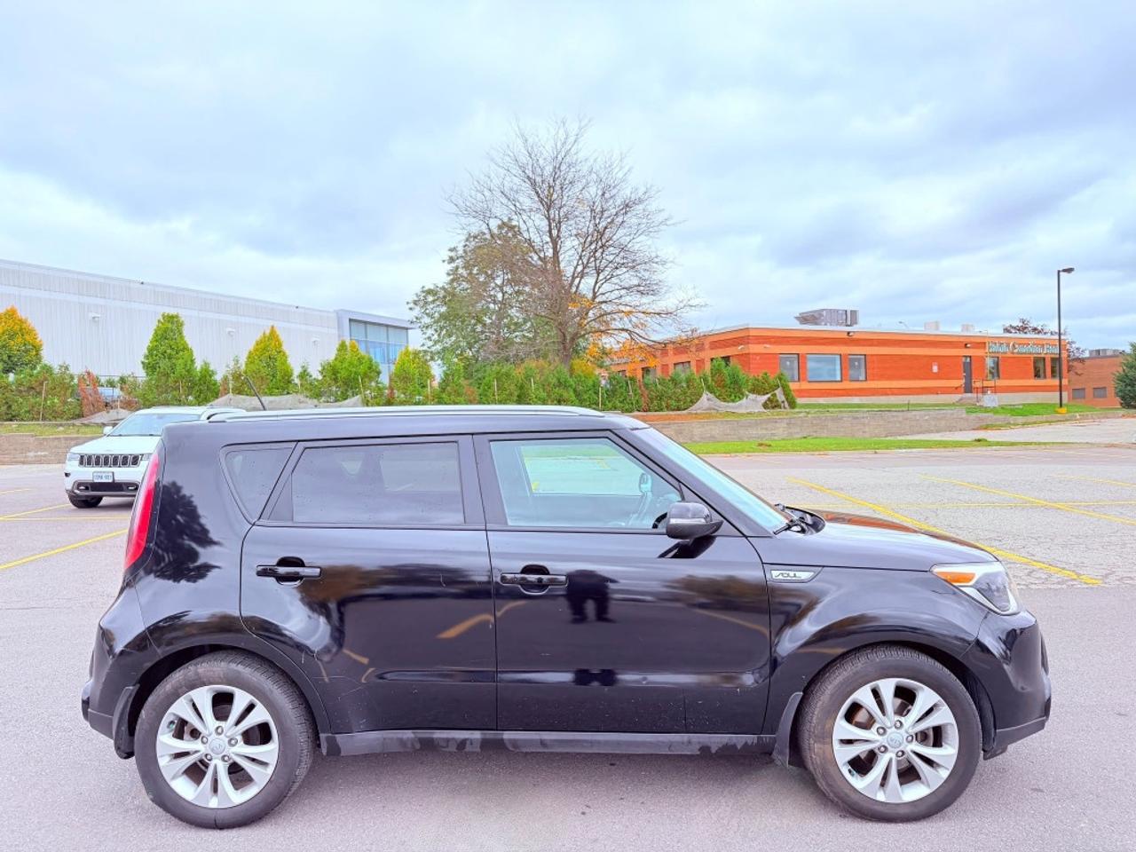 2015 Kia Soul + 4dr Wagon (2.0L 4cyl 6A) Photo