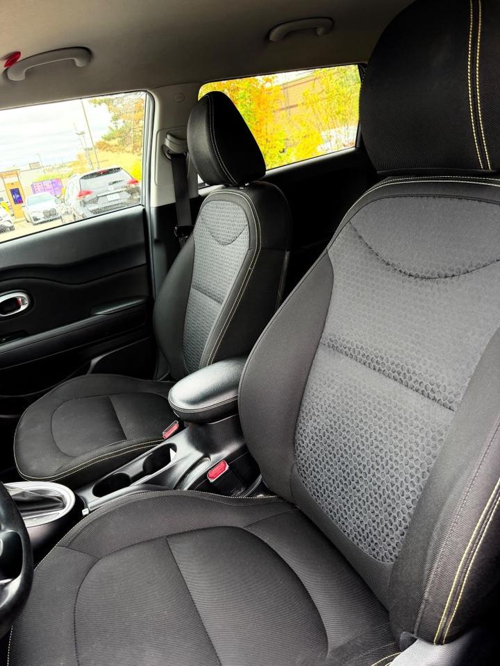 2015 Kia Soul + 4dr Wagon (2.0L 4cyl 6A) Photo