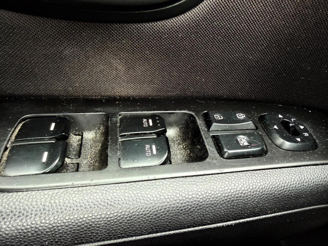 2015 Kia Soul + 4dr Wagon (2.0L 4cyl 6A) Photo