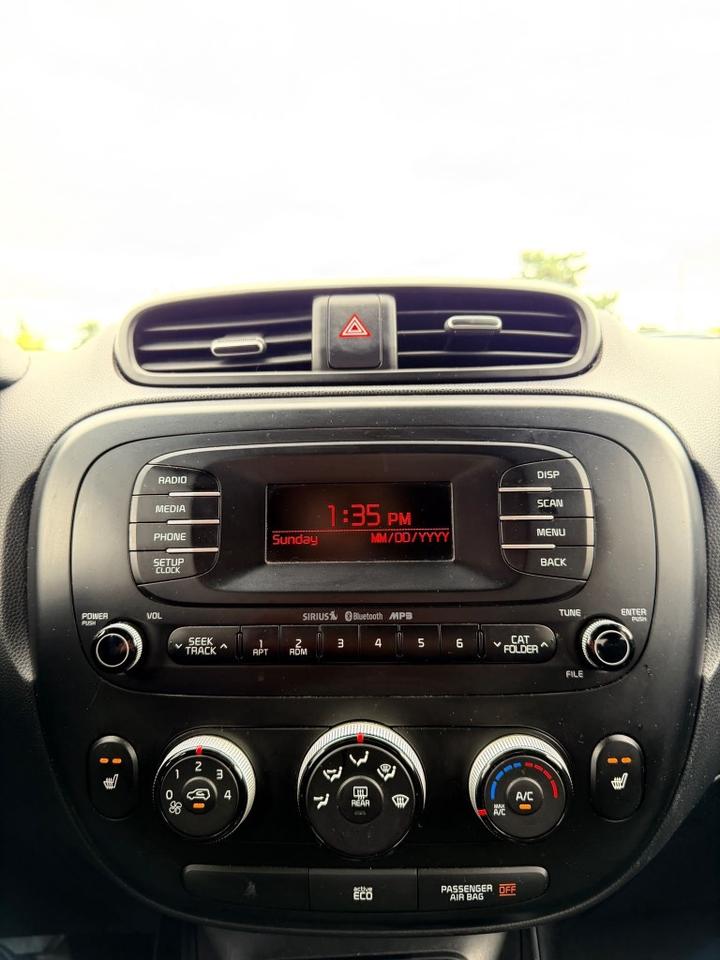 2015 Kia Soul + 4dr Wagon (2.0L 4cyl 6A) Photo