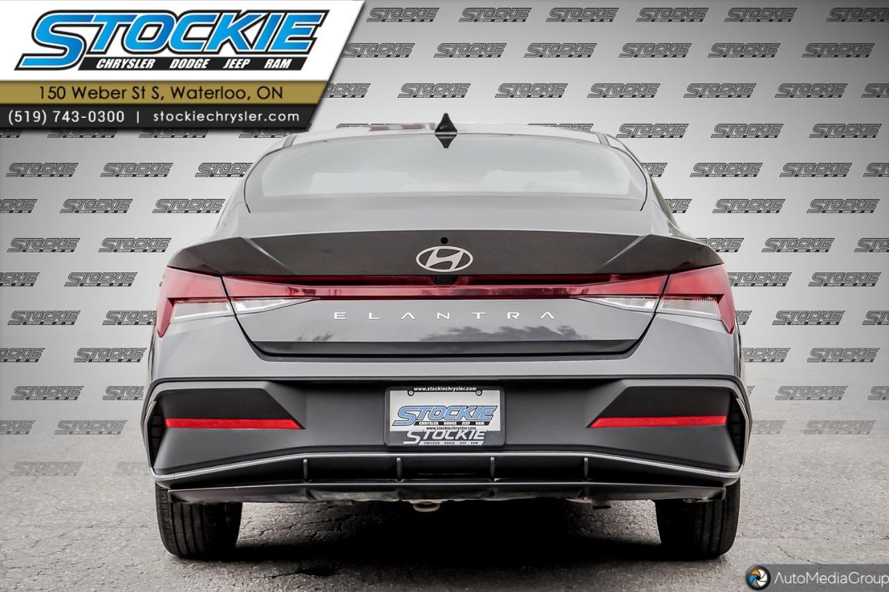 2025 Hyundai Elantra Preferred IVT Photo4