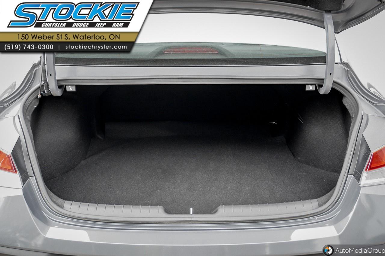 2025 Hyundai Elantra Preferred IVT Photo