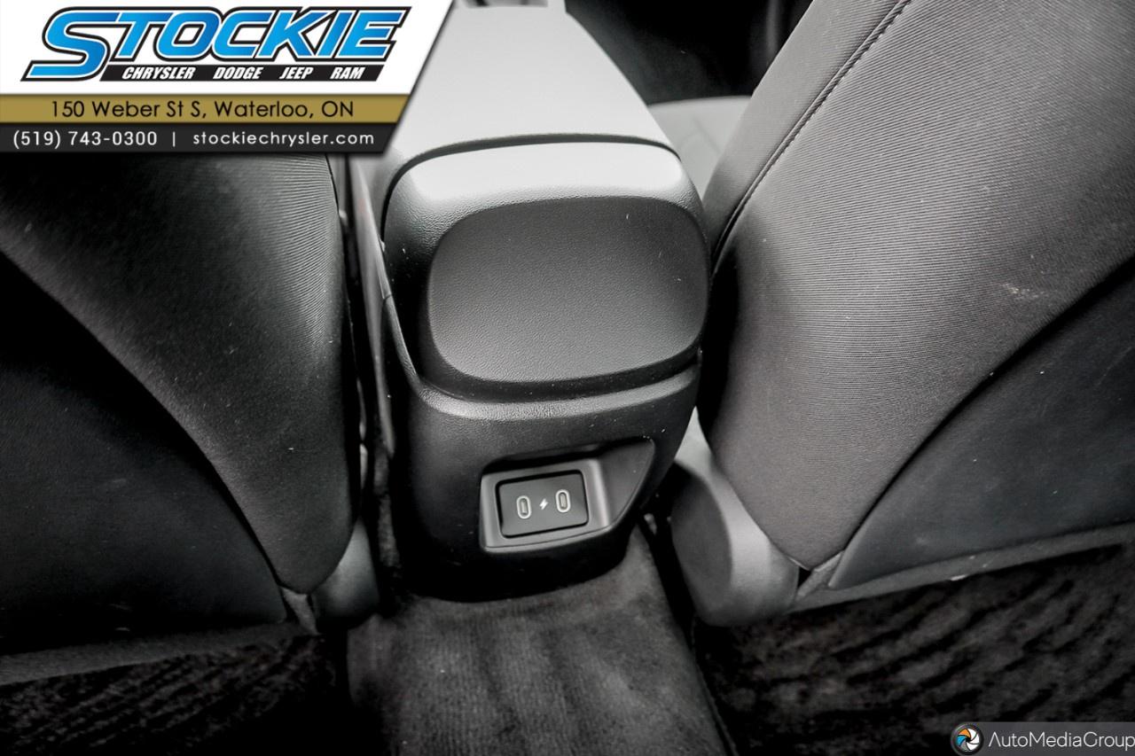 2025 Hyundai Elantra Preferred IVT Photo
