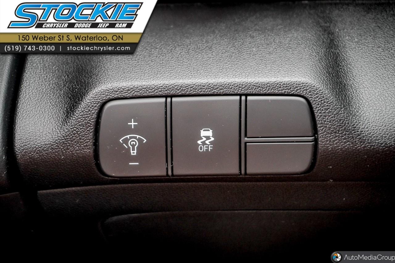 2025 Hyundai Elantra Preferred IVT Photo