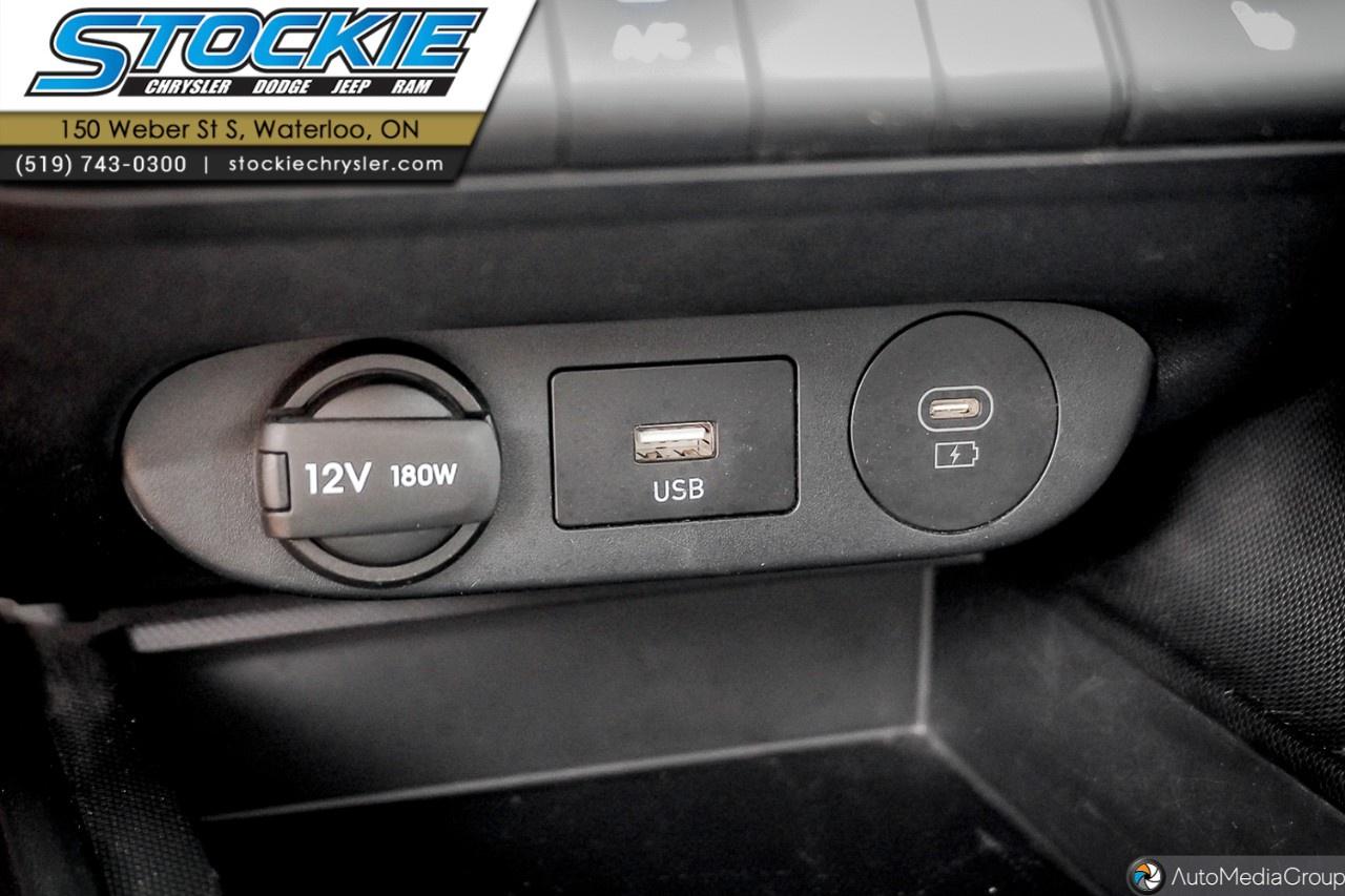 2025 Hyundai Elantra Preferred IVT Photo