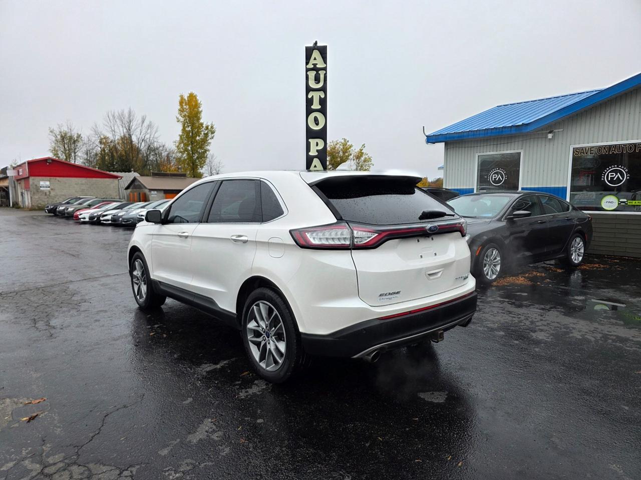 2016 Ford Edge Titanium AWD Photo2