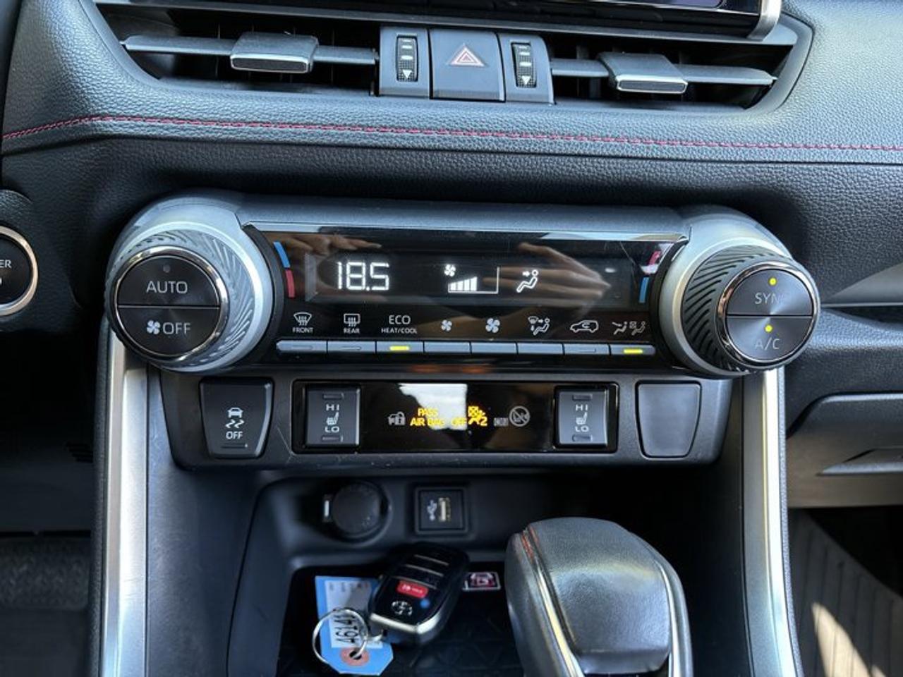 2024 Toyota RAV4 Prime XSE AWD | No Accidents | Sunroof | Heated Steering Photo