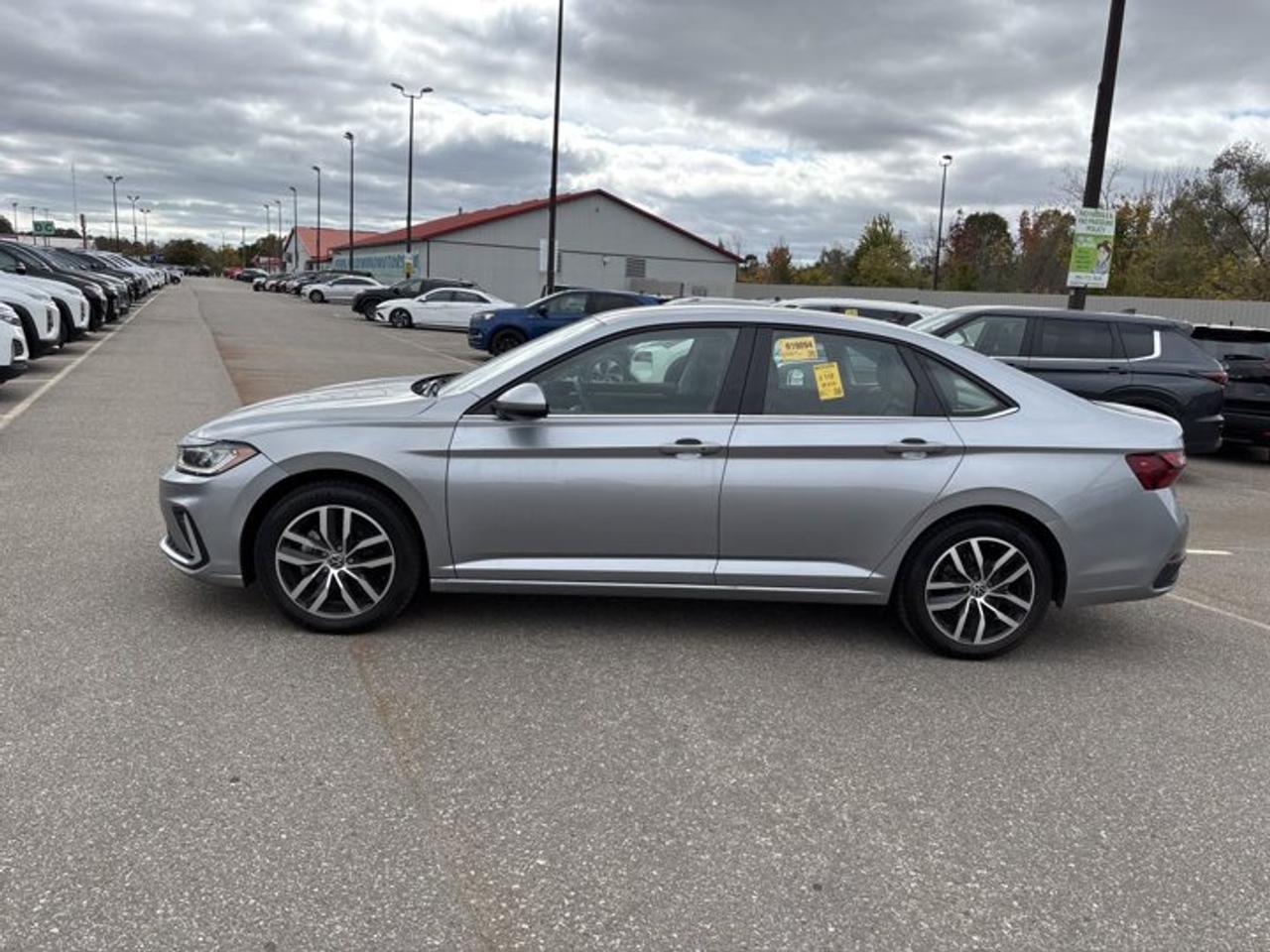 2025 Volkswagen Jetta Comfortline | No Accidents | Heated Steering Photo0