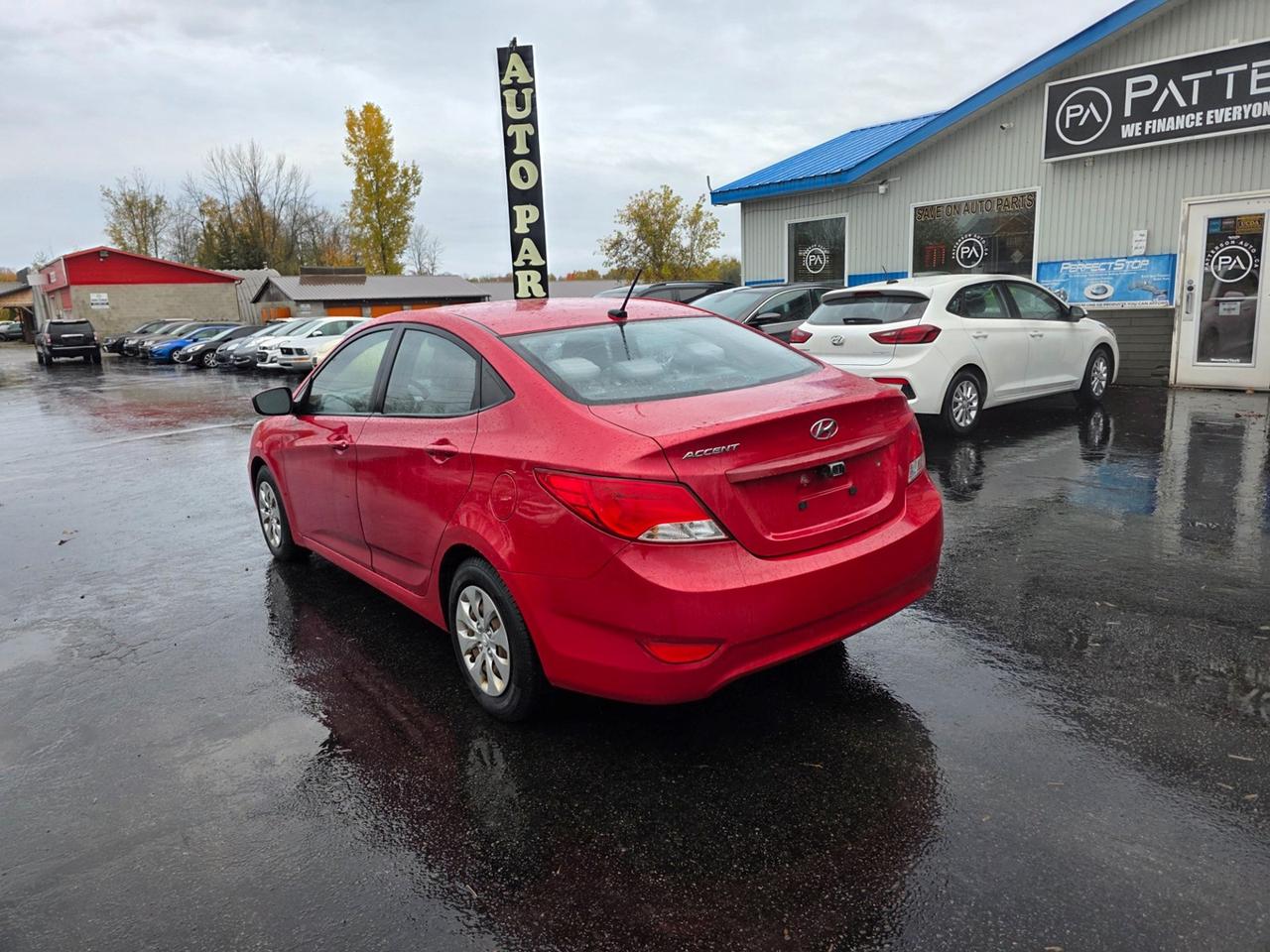 2016 Hyundai Accent SE Photo2