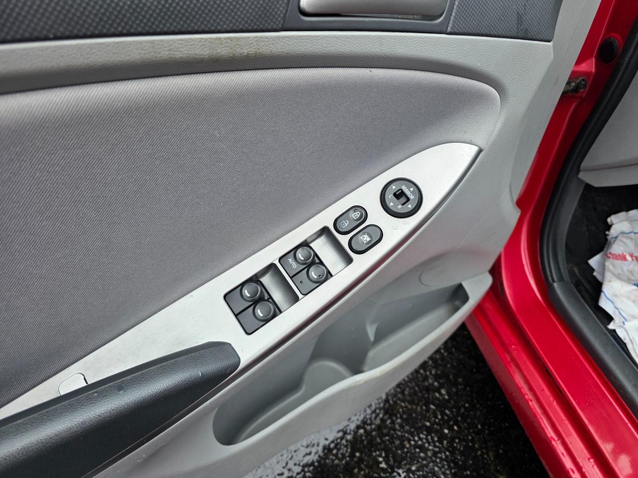 2016 Hyundai Accent SE Photo