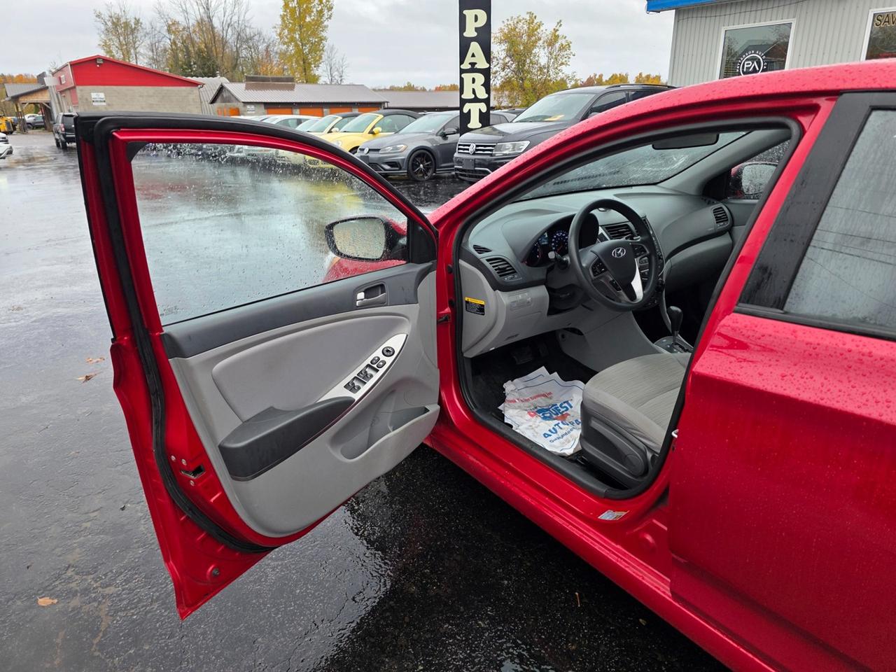 2016 Hyundai Accent SE Photo