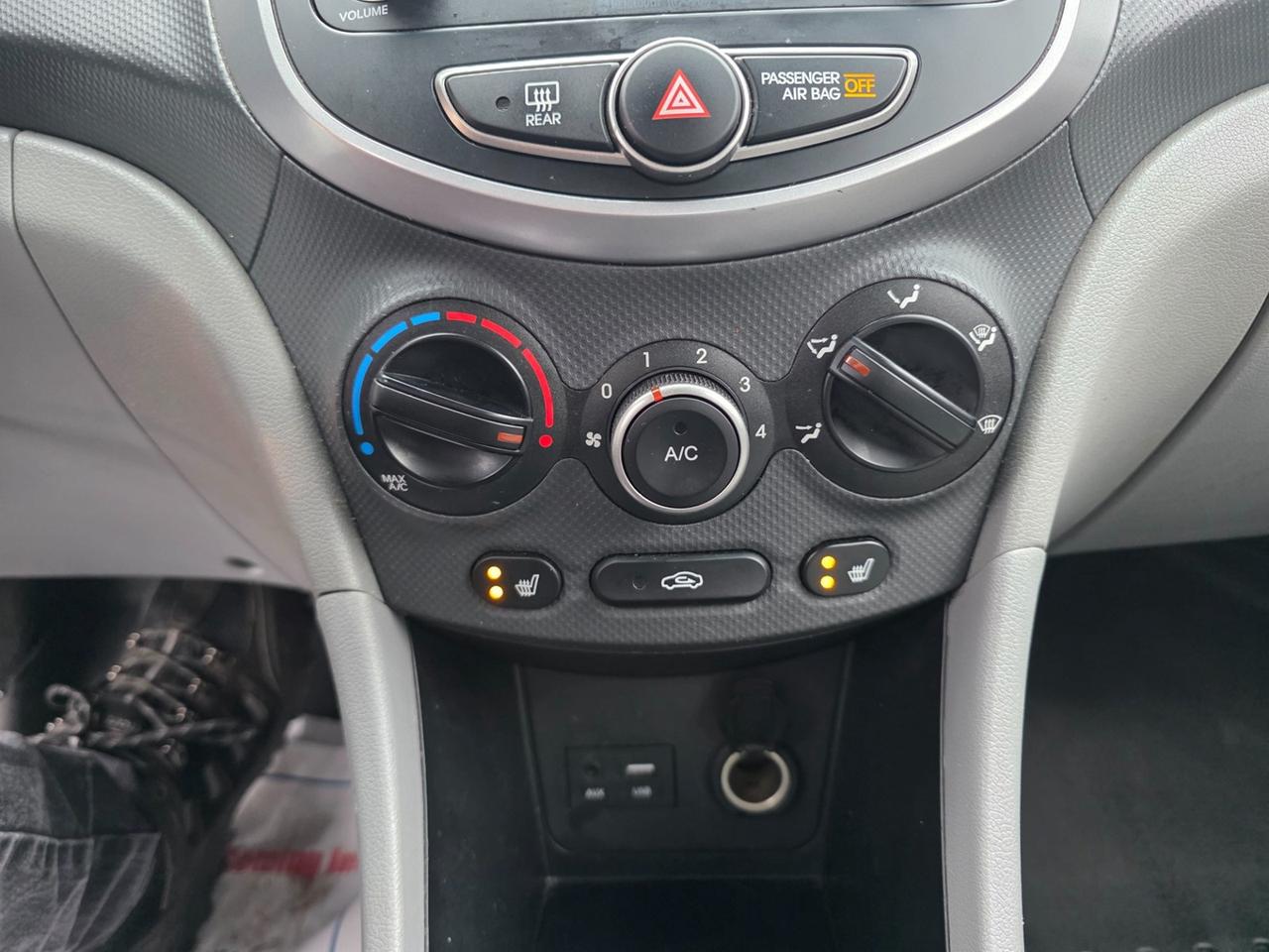 2016 Hyundai Accent SE Photo