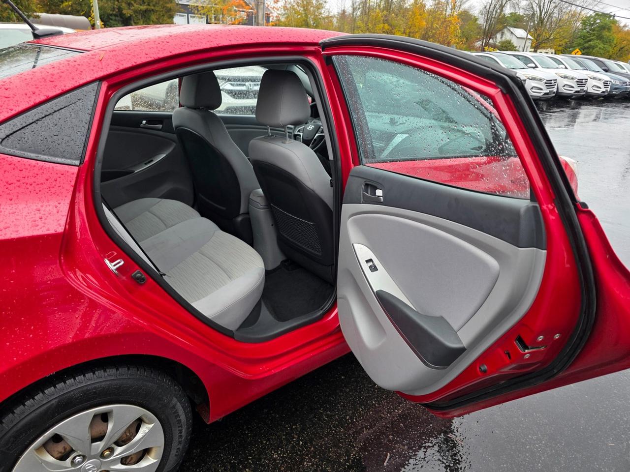 2016 Hyundai Accent SE Photo