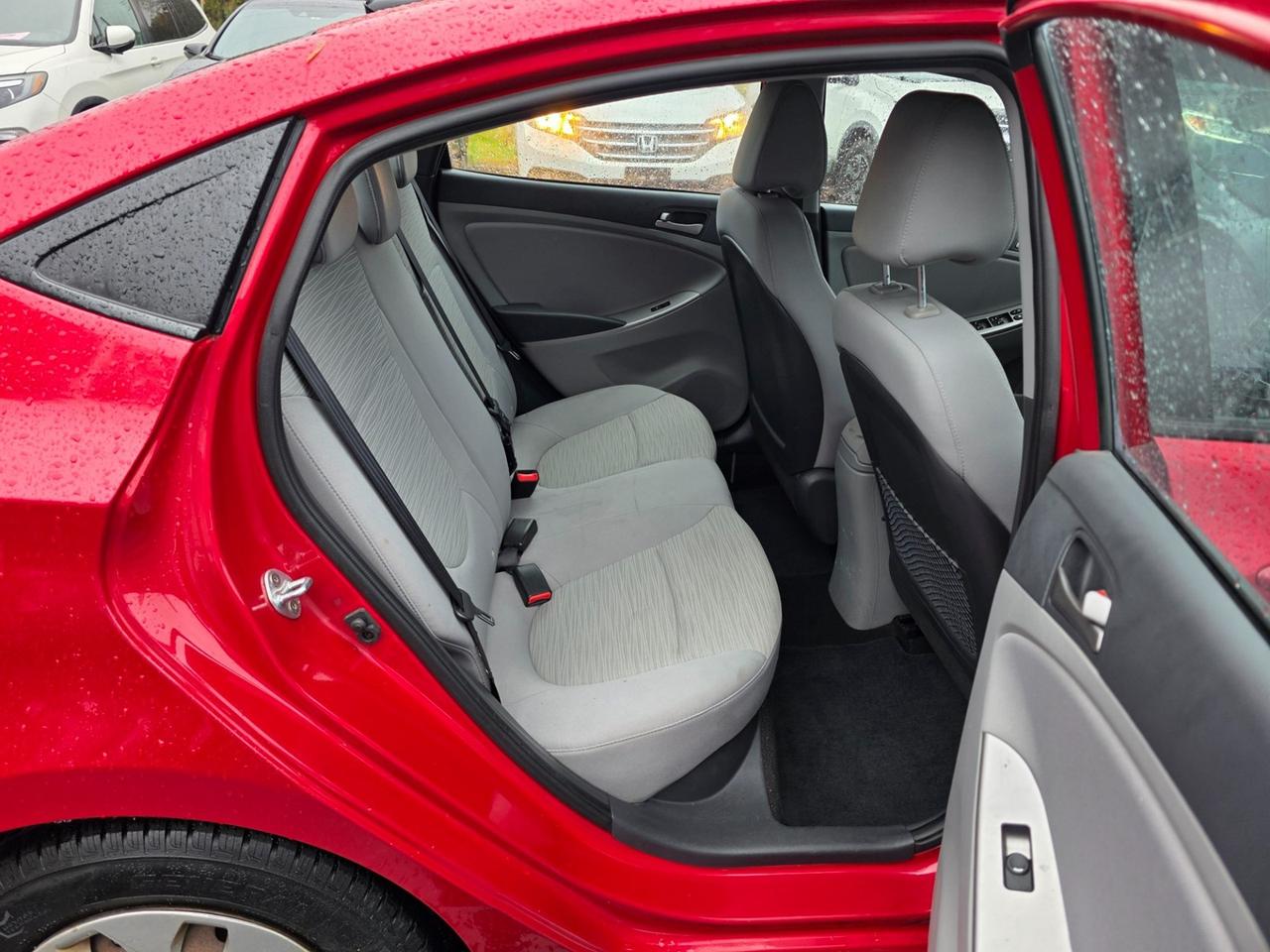 2016 Hyundai Accent SE Photo