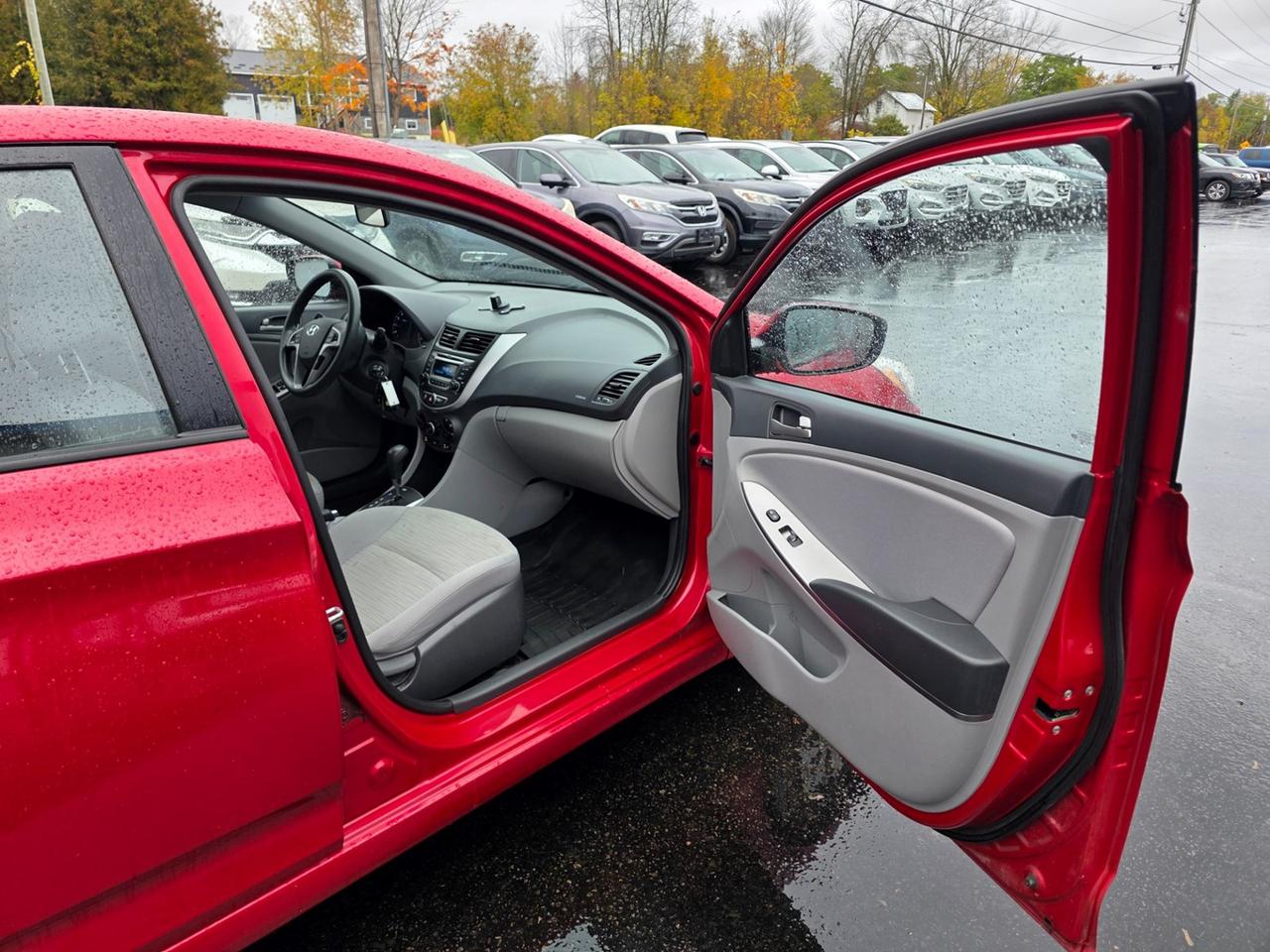 2016 Hyundai Accent SE Photo