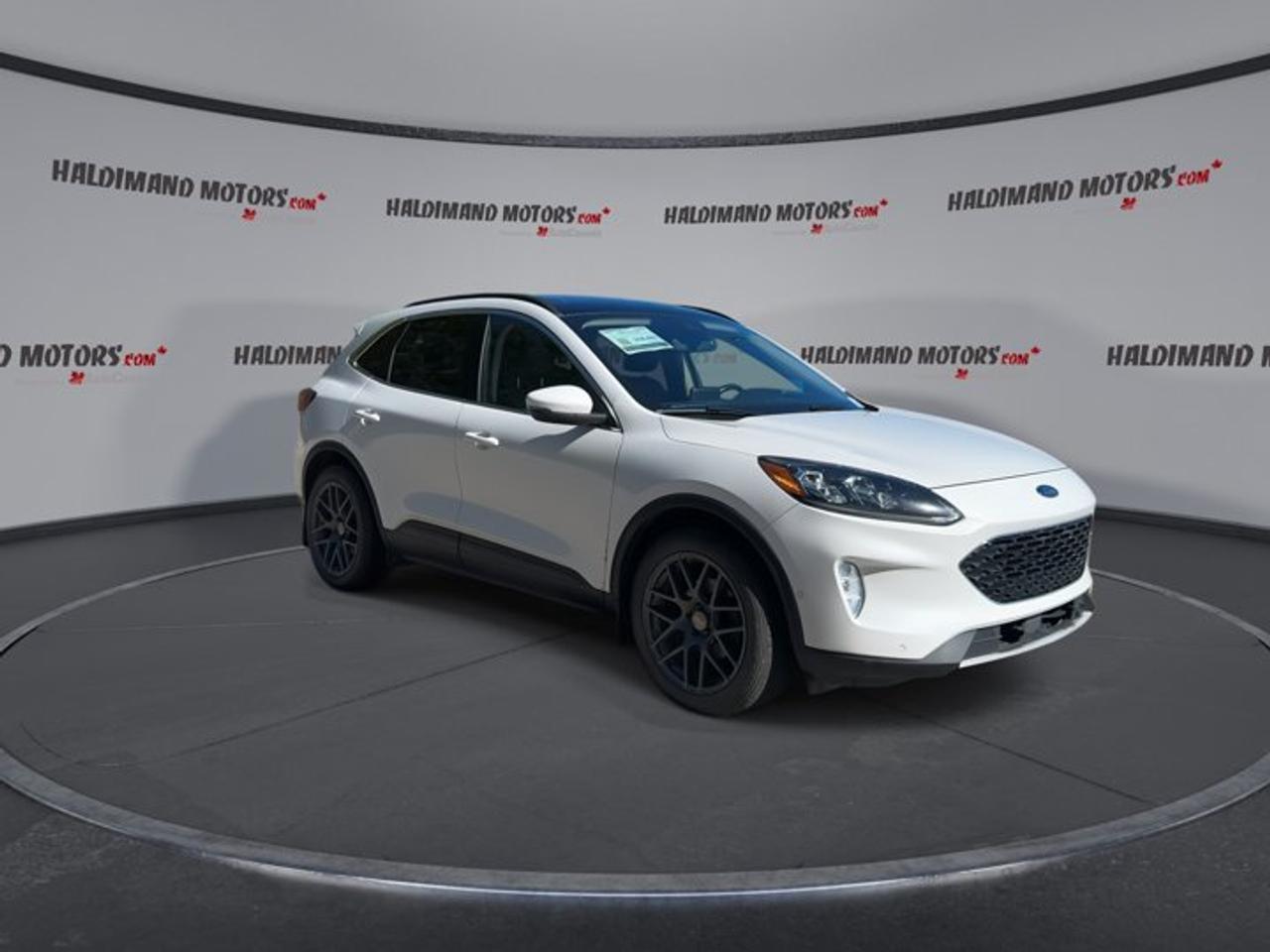 2020 Ford Escape Titanium Hybrid AWD | No Accidents | Pano. Sunroof | Leather Photo
