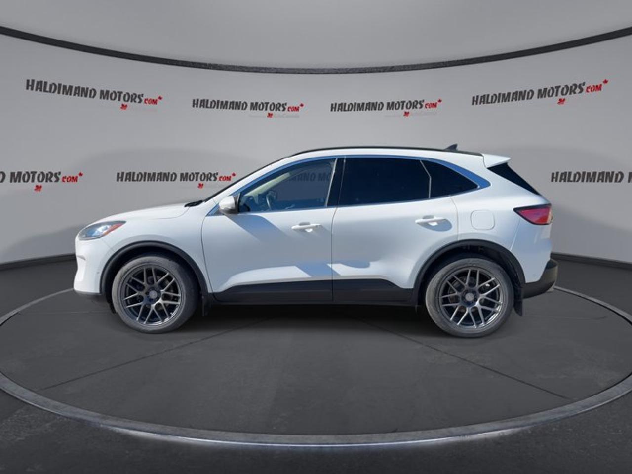 2020 Ford Escape Titanium Hybrid AWD | No Accidents | Pano. Sunroof | Leather Photo