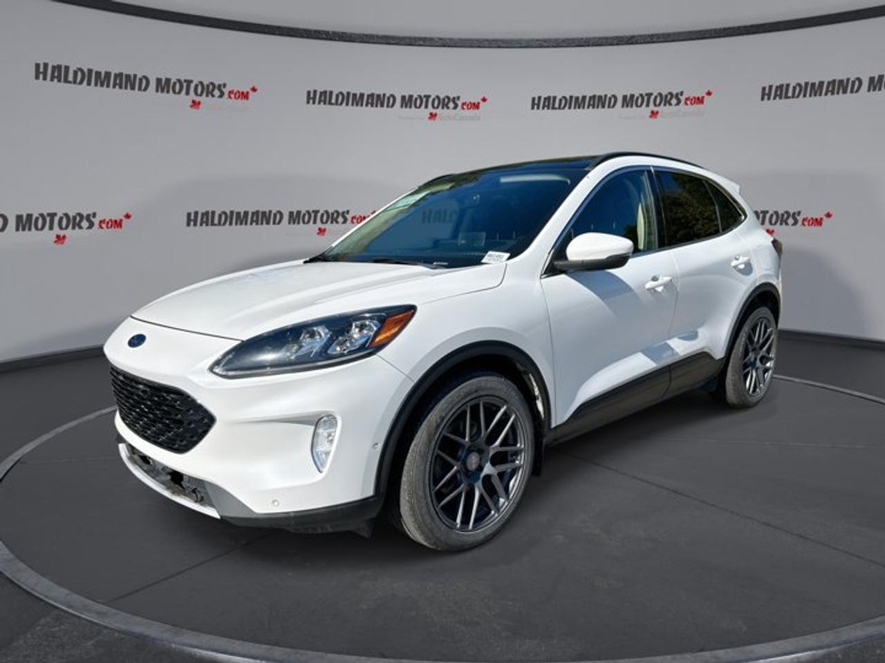 2020 Ford Escape Titanium Hybrid AWD | No Accidents | Pano. Sunroof | Leather Photo0