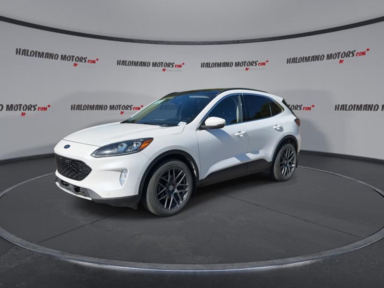 2020 Ford Escape Titanium Hybrid AWD | No Accidents | Pano. Sunroof | Leather Photo