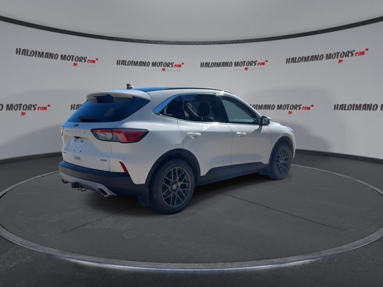 2020 Ford Escape Titanium Hybrid AWD | No Accidents | Pano. Sunroof | Leather Photo