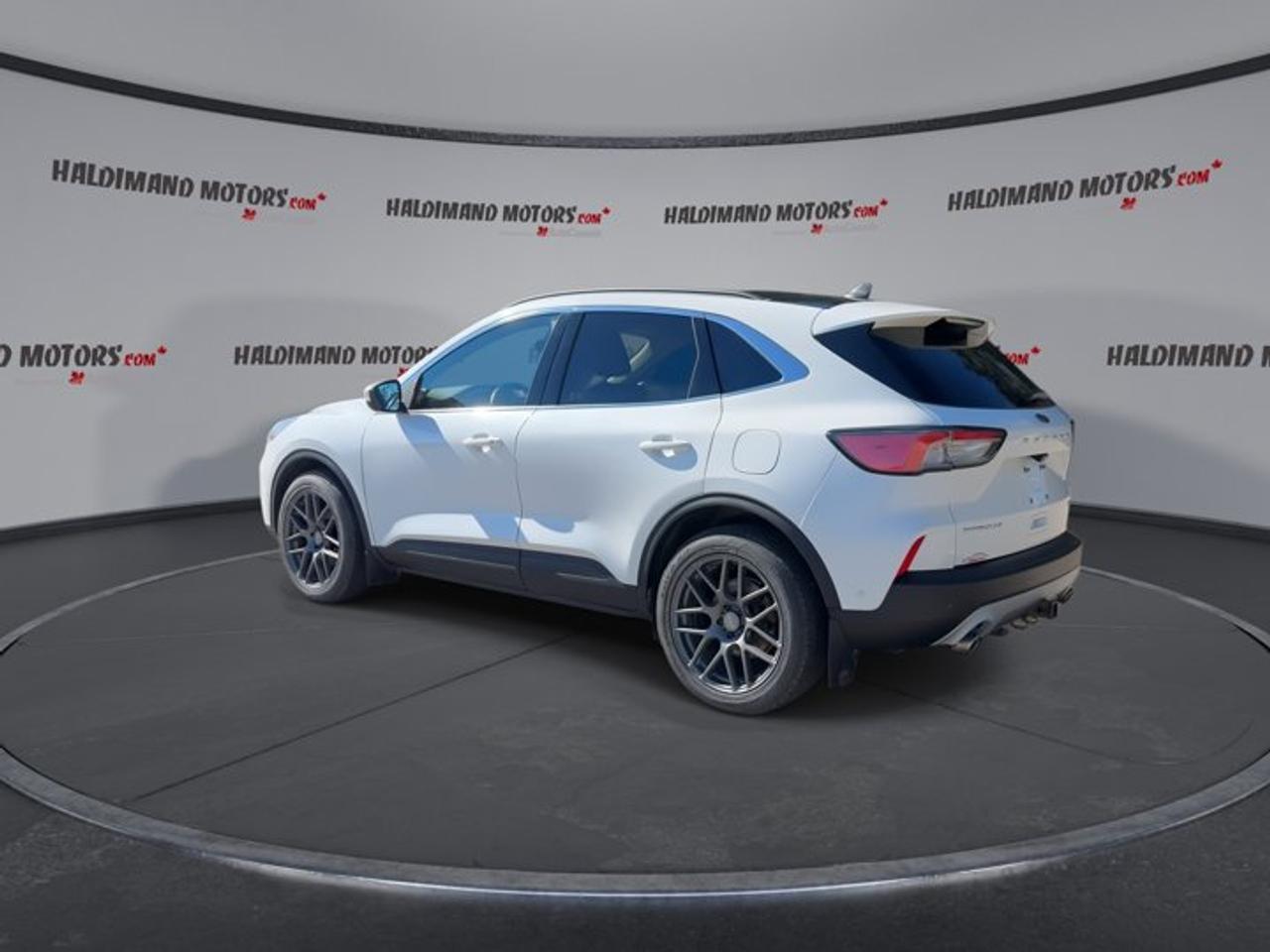 2020 Ford Escape Titanium Hybrid AWD | No Accidents | Pano. Sunroof | Leather Photo