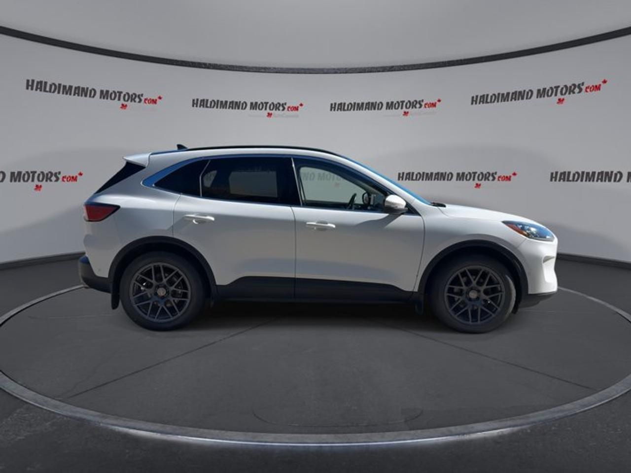 2020 Ford Escape Titanium Hybrid AWD | No Accidents | Pano. Sunroof | Leather Photo
