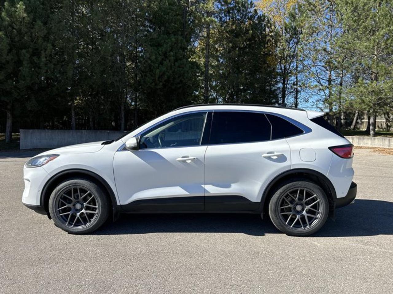2020 Ford Escape Titanium Hybrid AWD | No Accidents | Pano. Sunroof | Leather Photo
