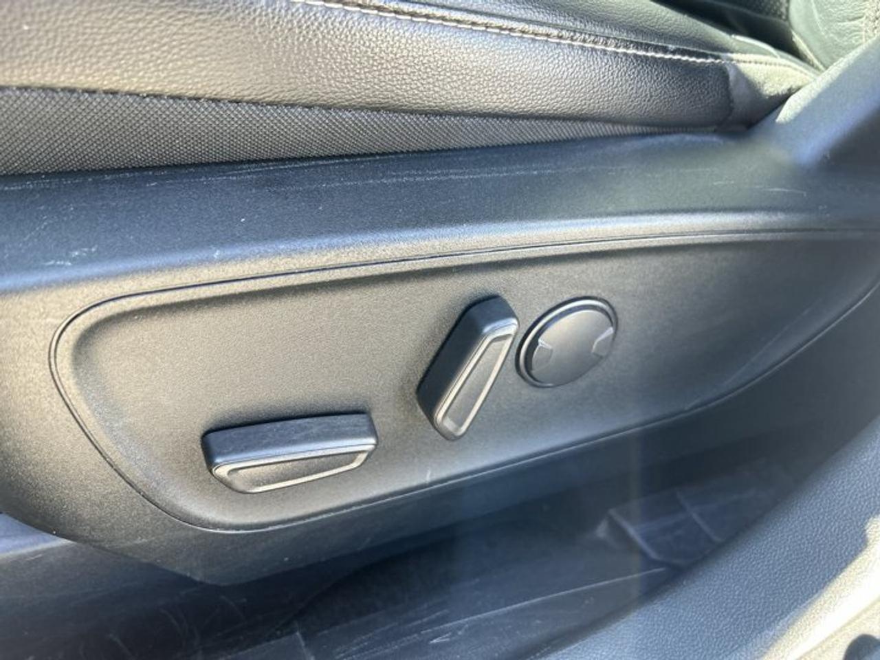 2020 Ford Escape Titanium Hybrid AWD | No Accidents | Pano. Sunroof | Leather Photo
