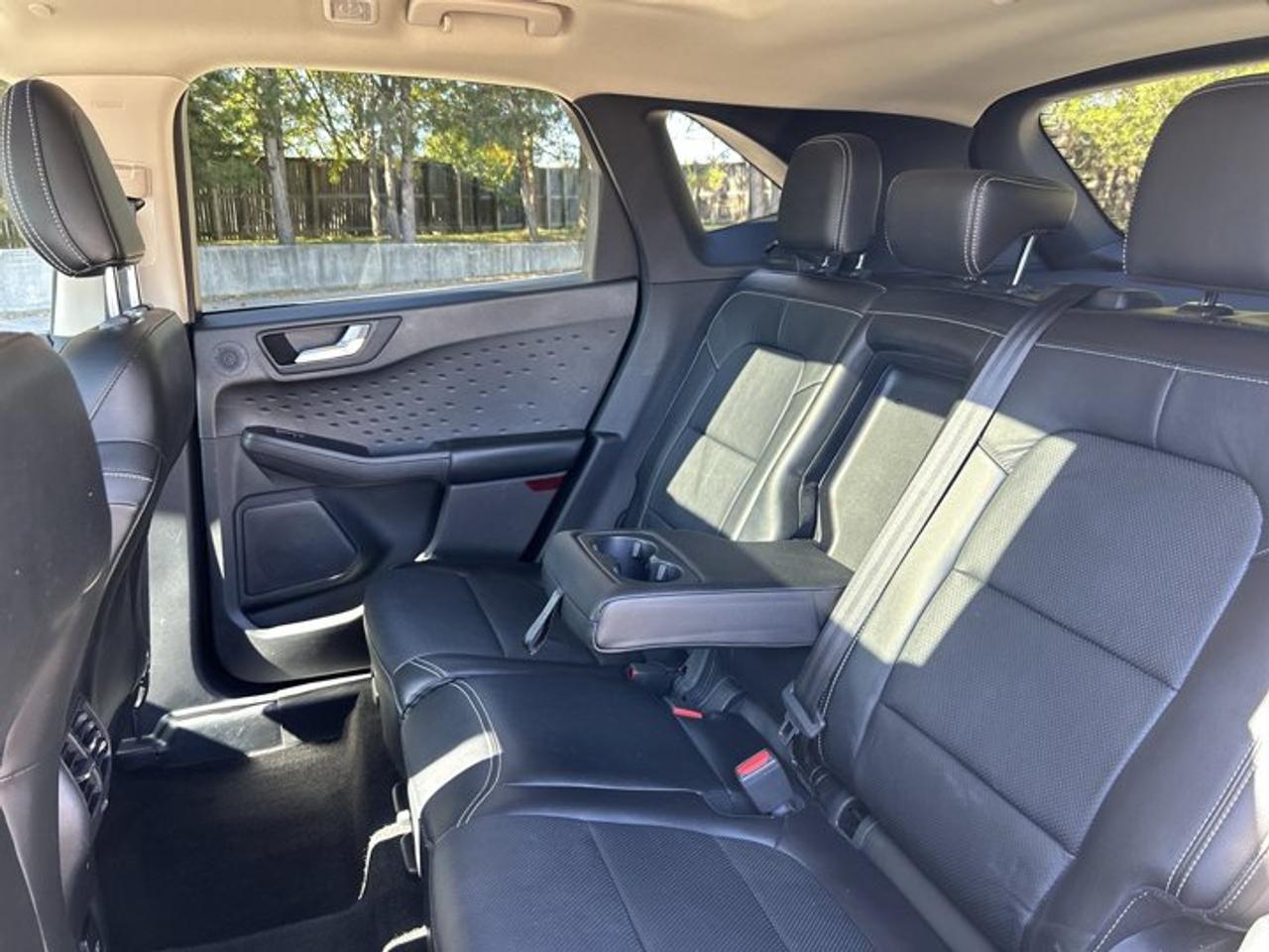 2020 Ford Escape Titanium Hybrid AWD | No Accidents | Pano. Sunroof | Leather Photo