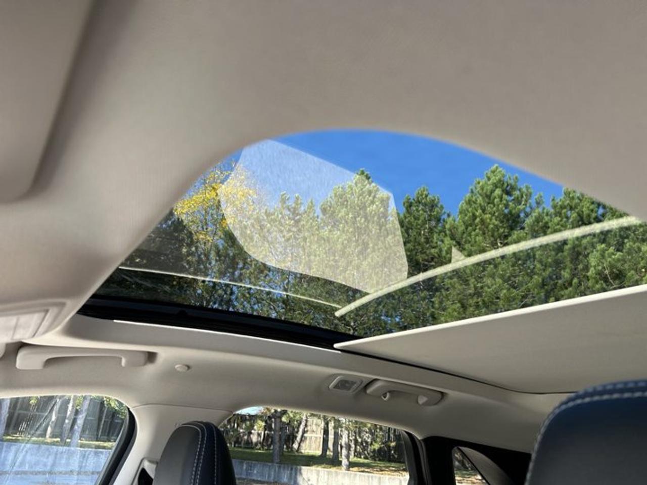 2020 Ford Escape Titanium Hybrid AWD | No Accidents | Pano. Sunroof | Leather Photo