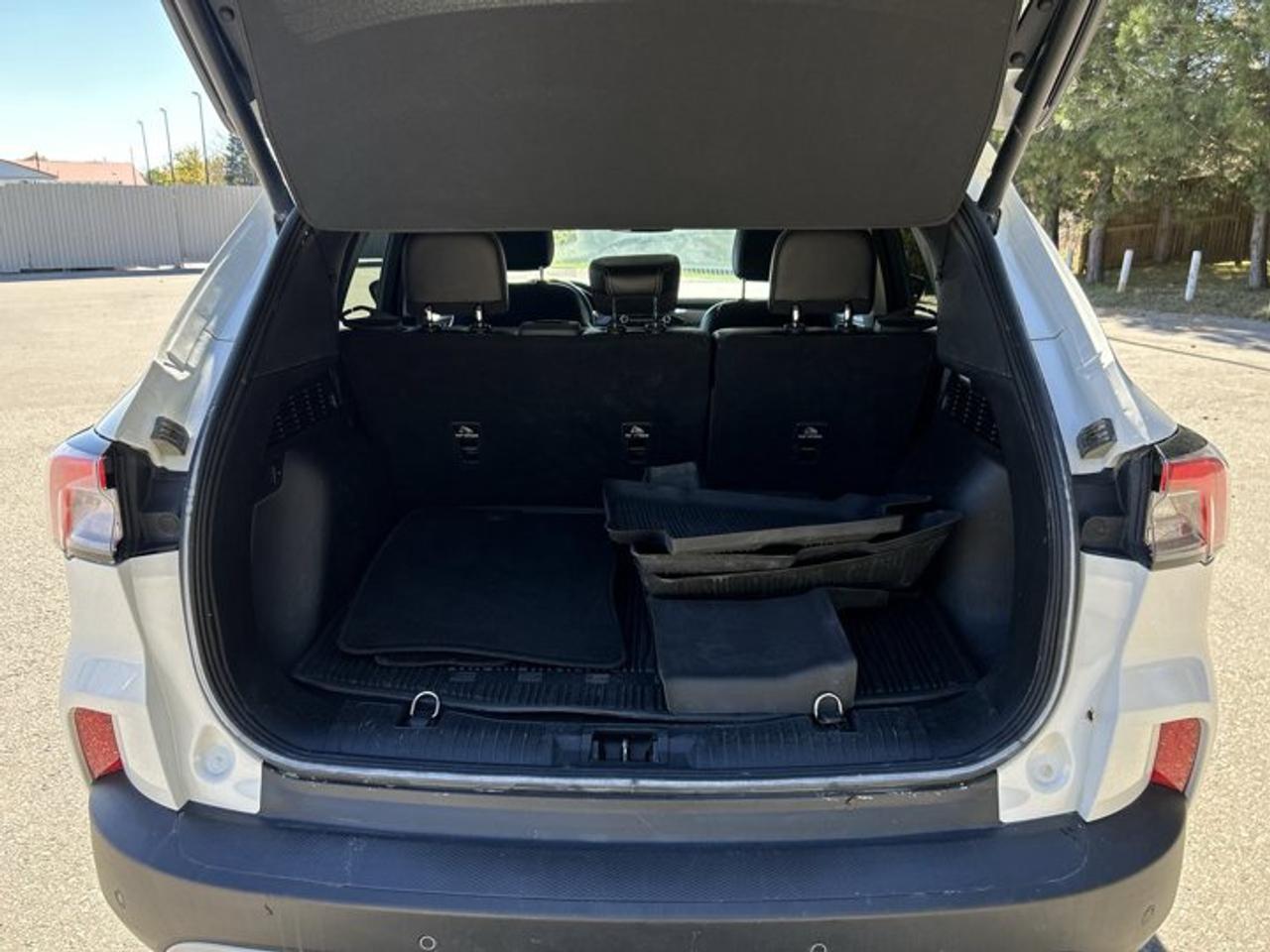 2020 Ford Escape Titanium Hybrid AWD | No Accidents | Pano. Sunroof | Leather Photo