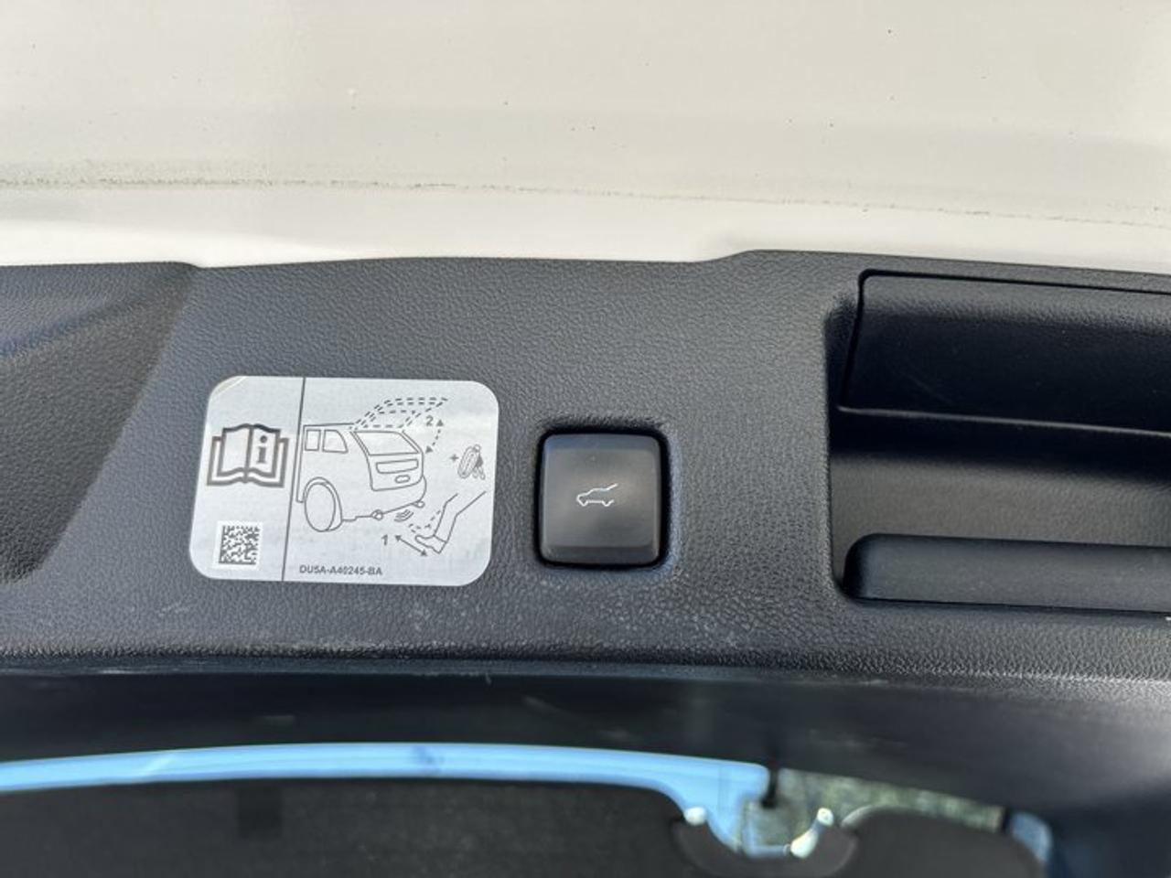 2020 Ford Escape Titanium Hybrid AWD | No Accidents | Pano. Sunroof | Leather Photo