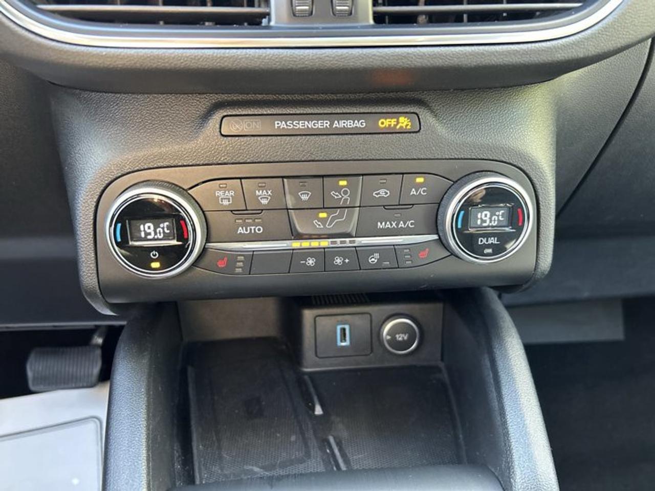 2020 Ford Escape Titanium Hybrid AWD | No Accidents | Pano. Sunroof | Leather Photo