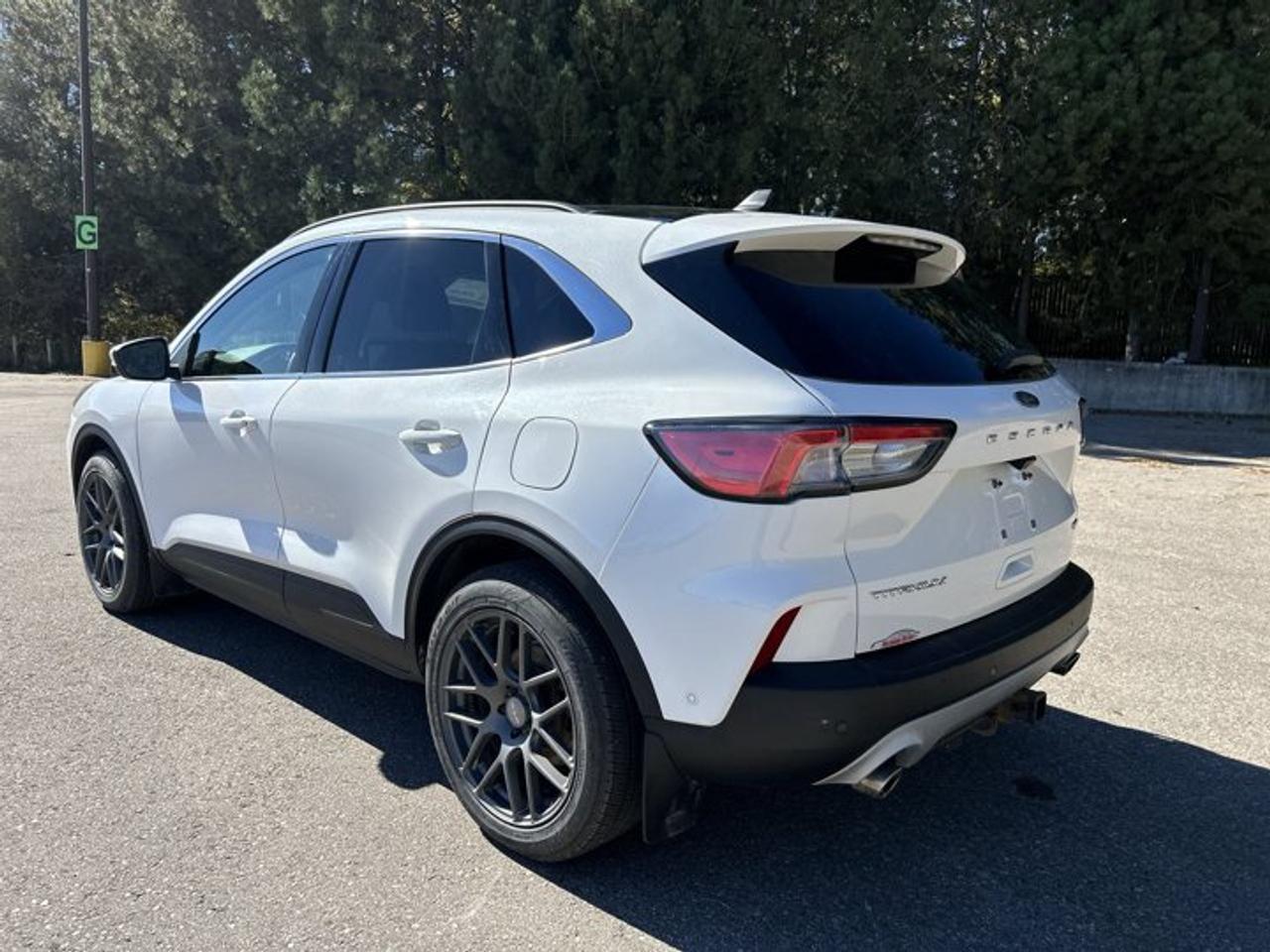 2020 Ford Escape Titanium Hybrid AWD | No Accidents | Pano. Sunroof | Leather Photo
