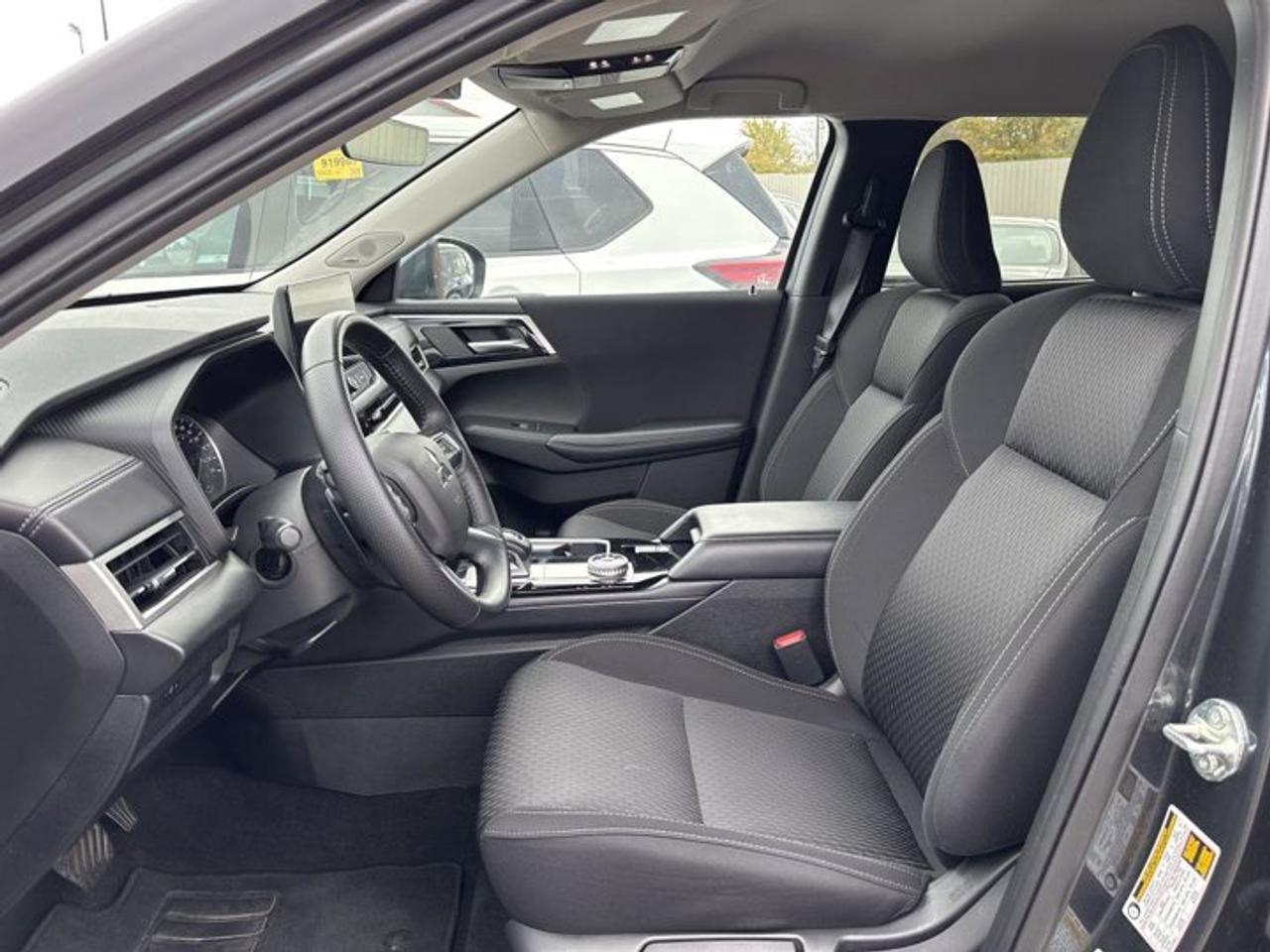 2025 Mitsubishi Outlander ES S-AWC | No Accidents Photo