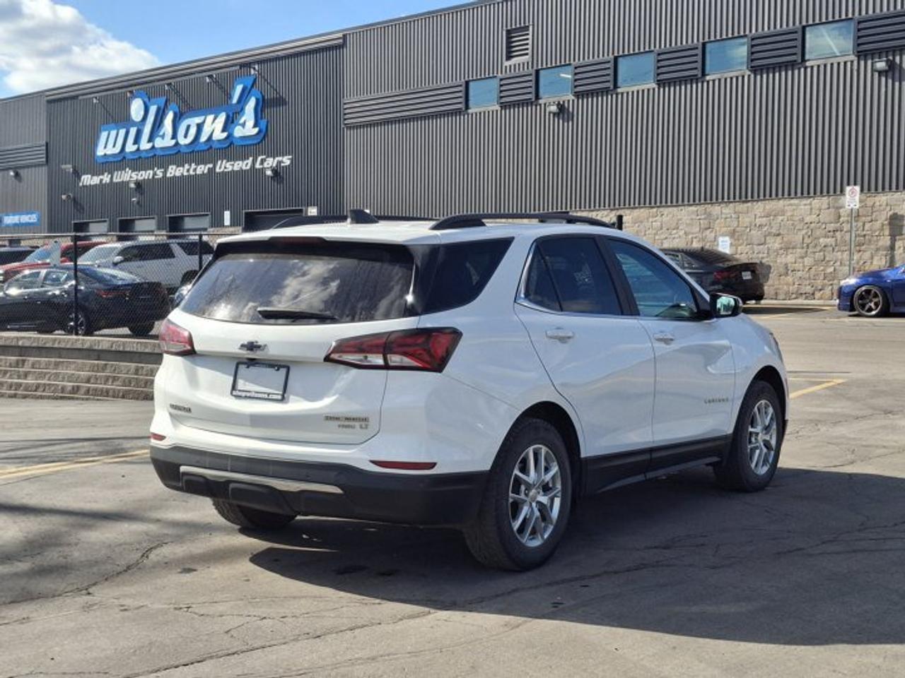 2022 Chevrolet Equinox LT AWD | Sunroof | 360 Camera | Adaptive Cruise | Heated Wheel + Seats | Power Seat | and More ! Photo