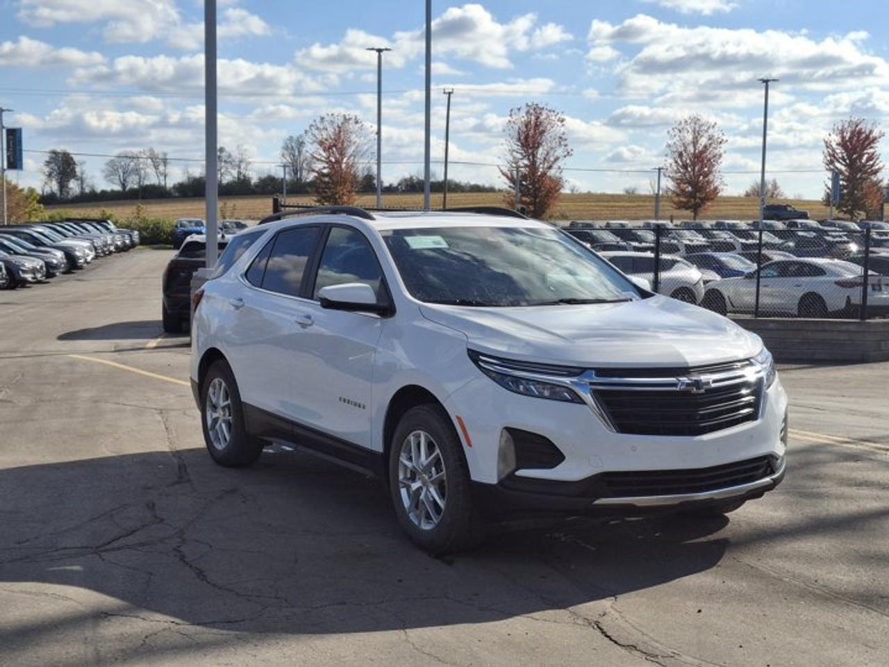 2022 Chevrolet Equinox LT AWD | Sunroof | 360 Camera | Adaptive Cruise | Heated Wheel + Seats | Power Seat | and More ! Photo