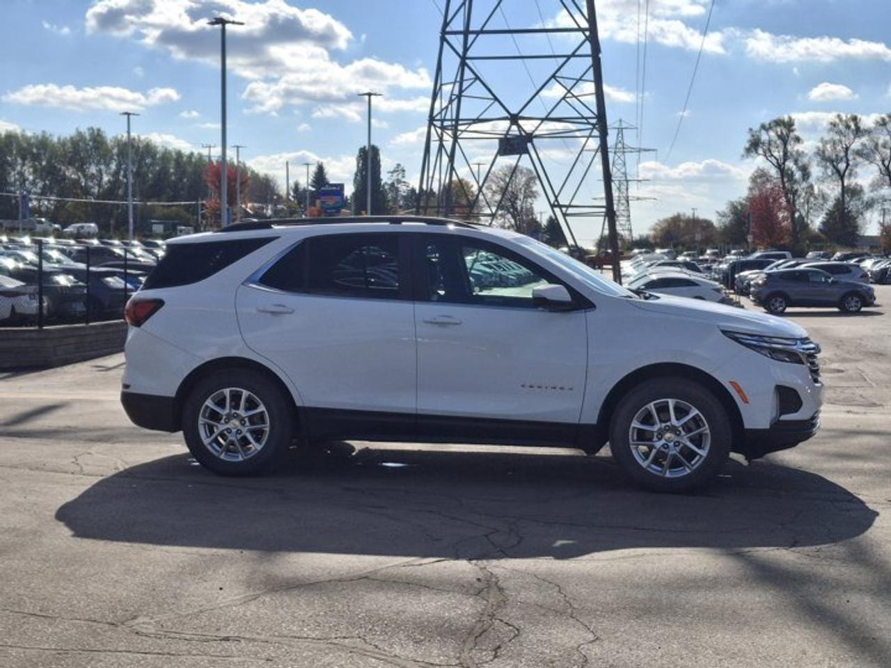 2022 Chevrolet Equinox LT AWD | Sunroof | 360 Camera | Adaptive Cruise | Heated Wheel + Seats | Power Seat | and More ! Photo