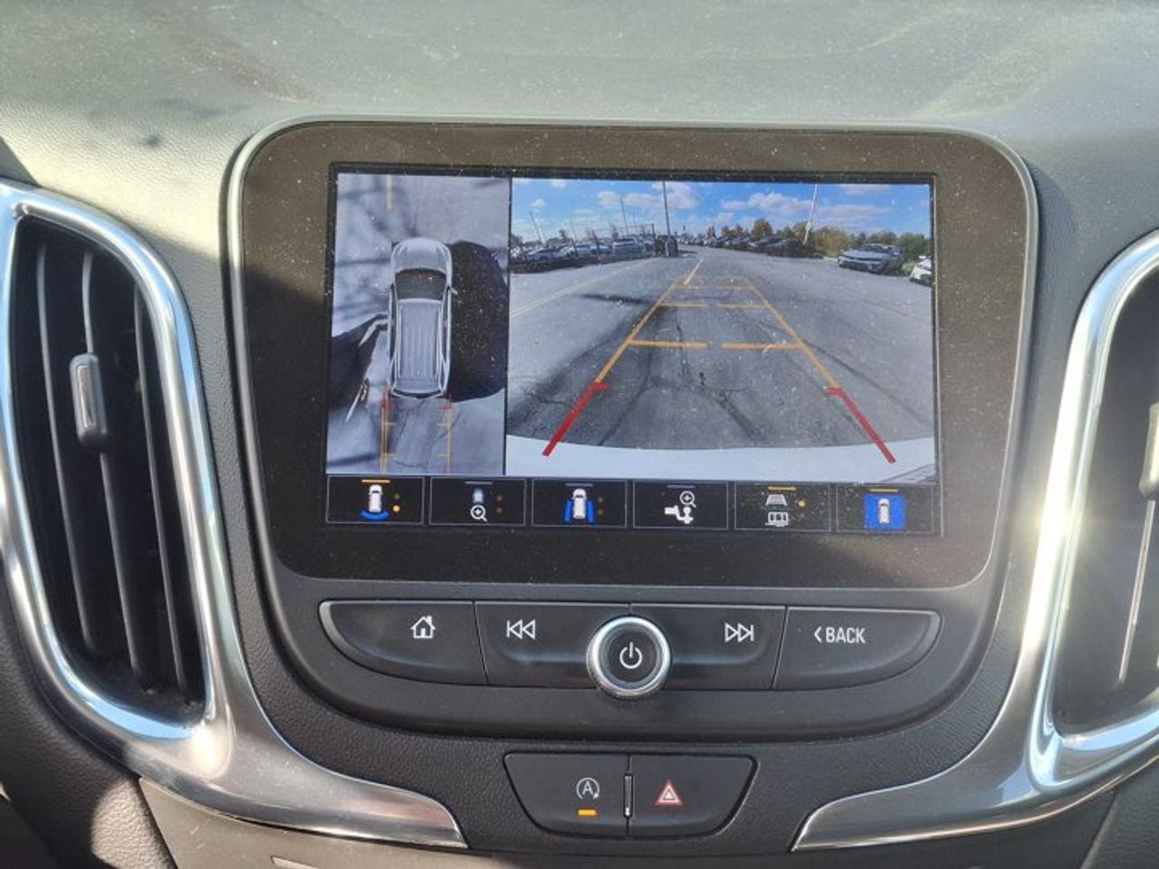 2022 Chevrolet Equinox LT AWD | Sunroof | 360 Camera | Adaptive Cruise | Heated Wheel + Seats | Power Seat | and More ! Photo