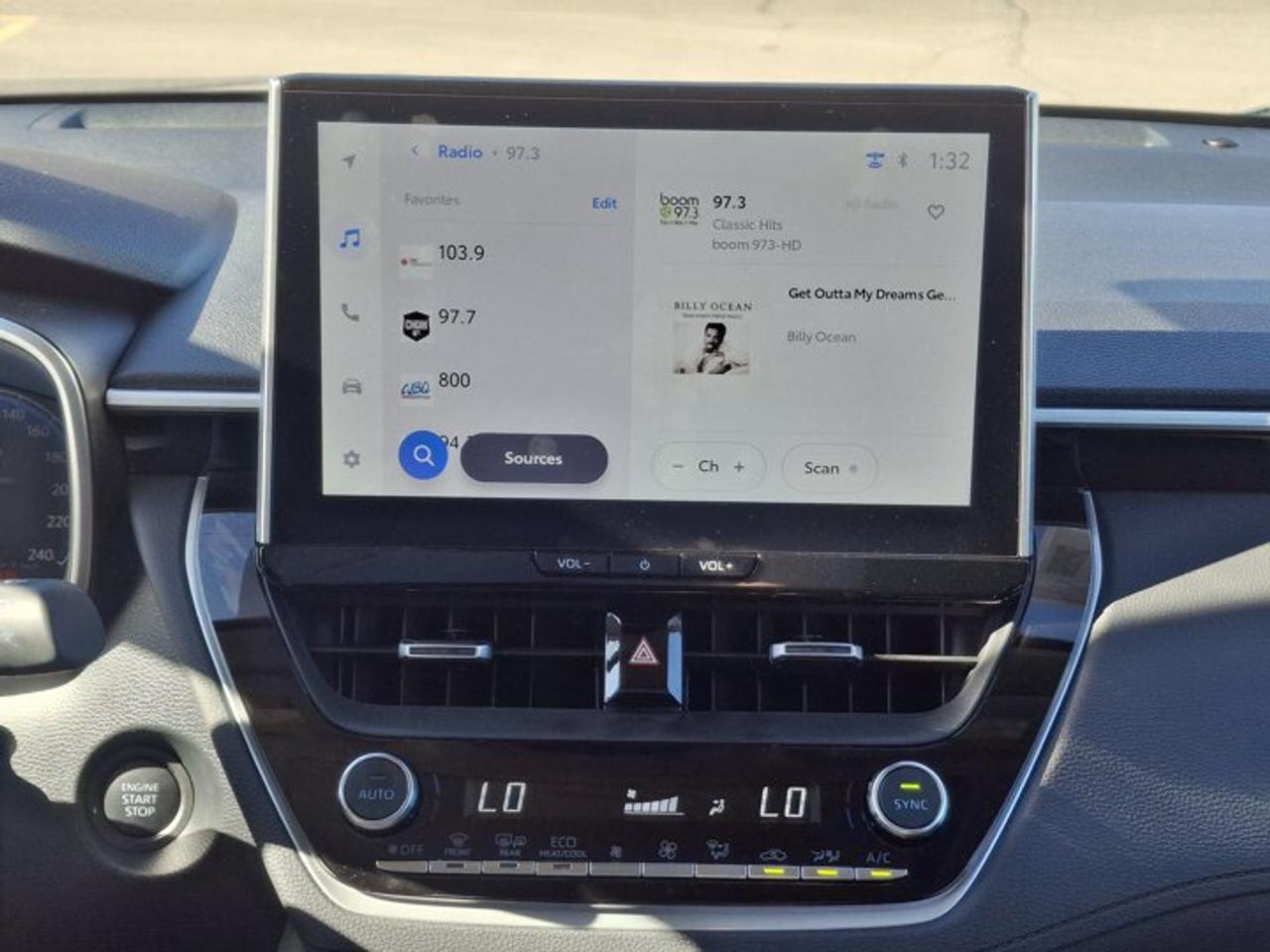 2026 Toyota Corolla Cross XLE AWD | Leather | Sunroof | JBL Audio | Remote Start | Power Seat | CarPlay + Android | and More ! Photo
