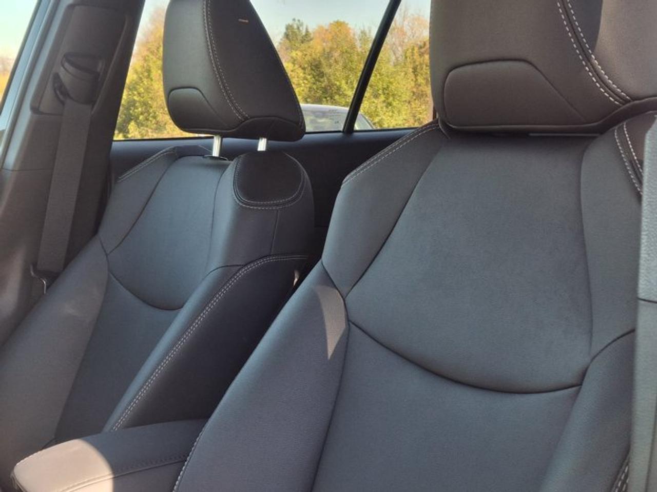 2026 Toyota Corolla Cross XLE AWD | Leather | Sunroof | JBL Audio | Remote Start | Power Seat | CarPlay + Android | and More ! Photo