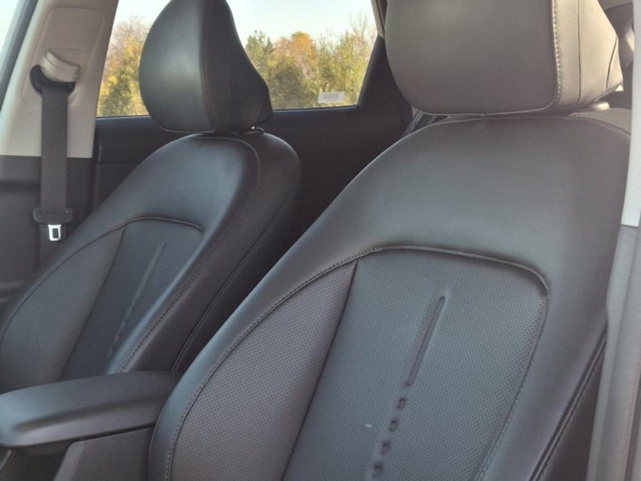 2025 Hyundai KONA Preferred Trend AWD | Leather | Sunroof | Heated Seats + Steering | Remote Start | and More ! Photo