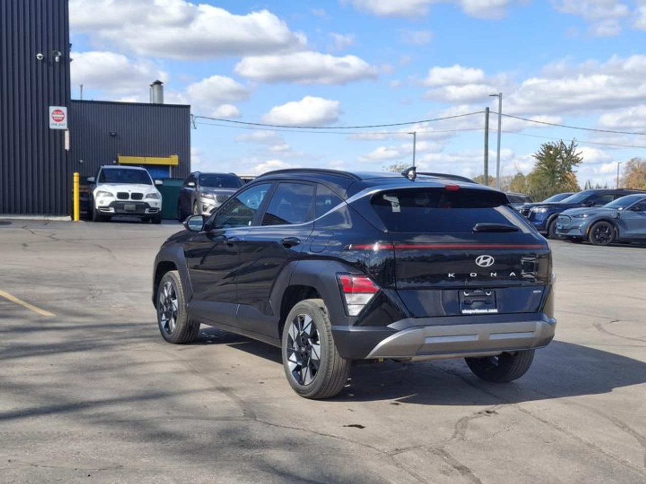 2025 Hyundai KONA Preferred Trend AWD | Leather | Sunroof | Heated Seats + Steering | Remote Start | and More ! Photo