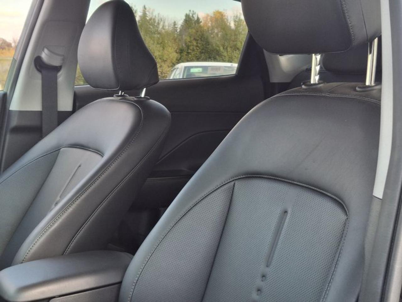 2025 Hyundai KONA Preferred Trend AWD | Leather | Sunroof | Heated Seats + Steering | Remote Start | and More ! Photo
