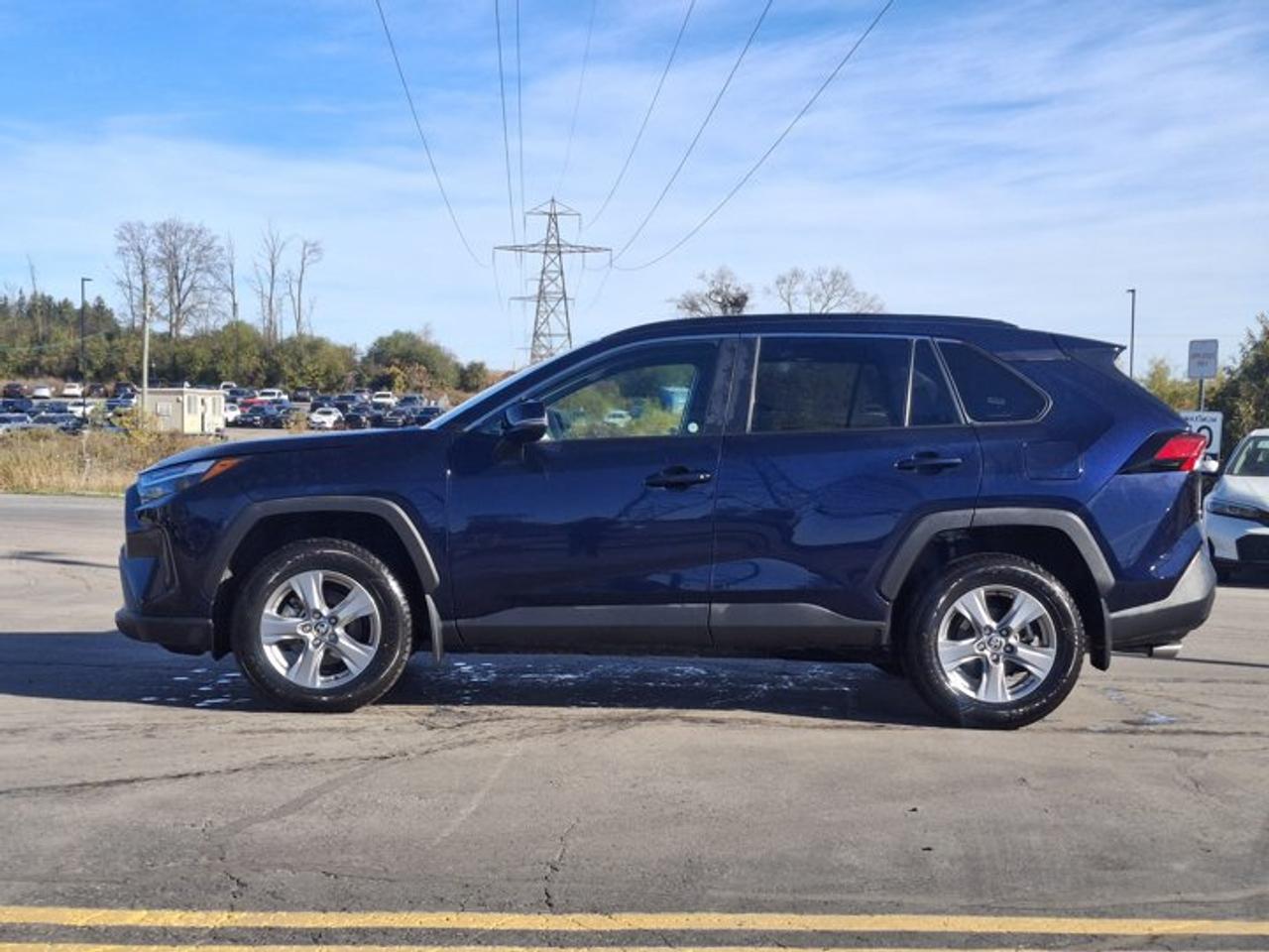 2025 Toyota RAV4 XLE AWD | Sunroof | Power Seat | Radar Cruise | Heated Wheel + Seats | Power Liftgate | and More ! Photo5