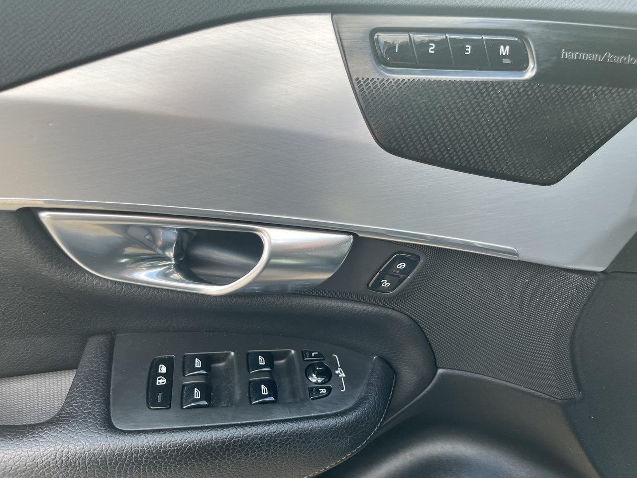 2019 Volvo XC90 Momentum Photo