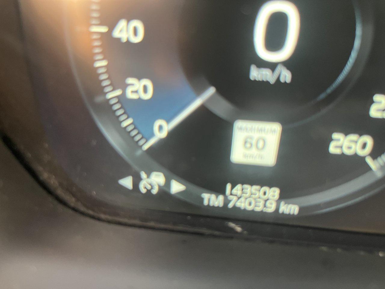 2019 Volvo XC90 Momentum Photo