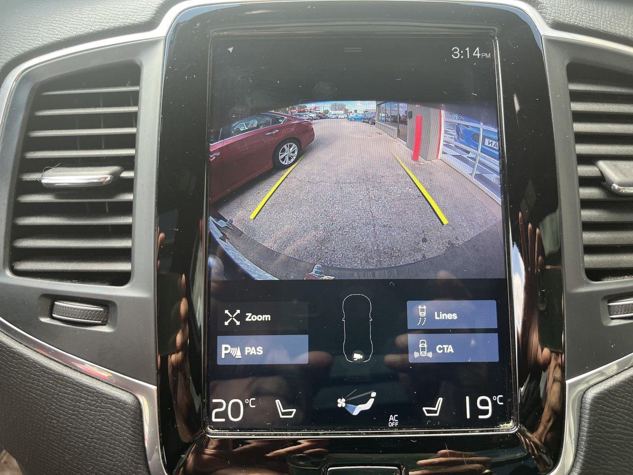 2019 Volvo XC90 Momentum Photo