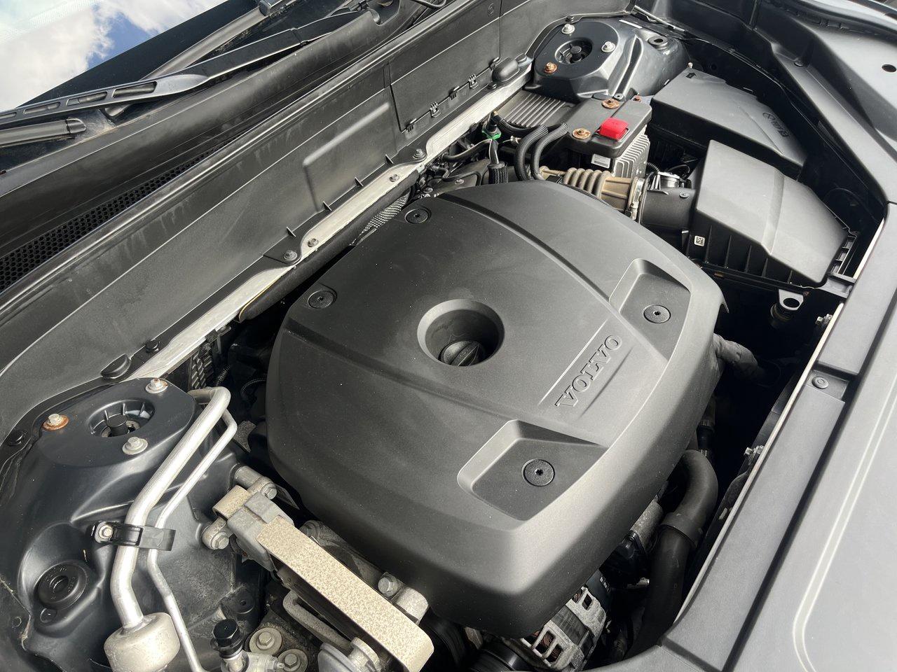2019 Volvo XC90 Momentum Photo