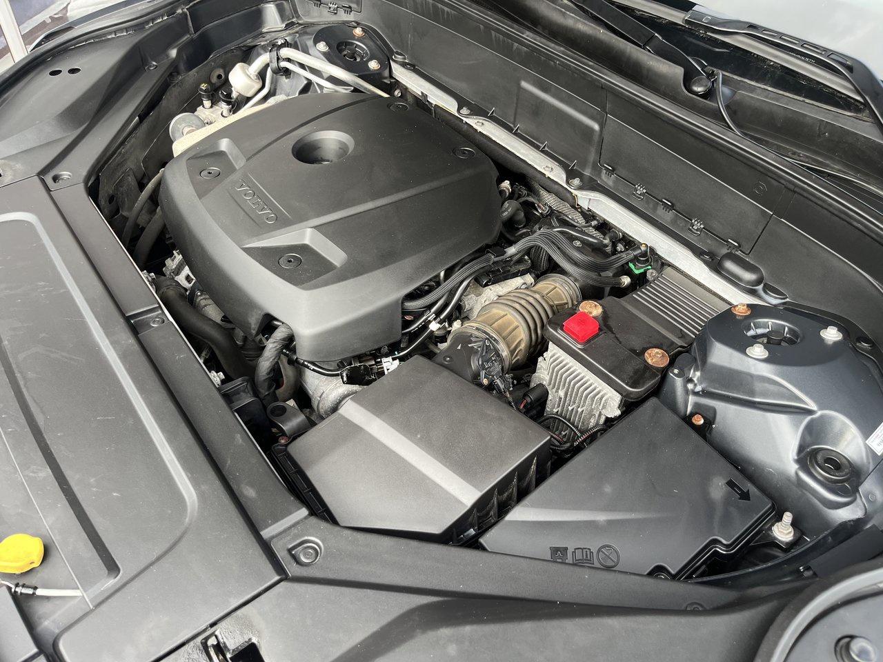 2019 Volvo XC90 Momentum Photo
